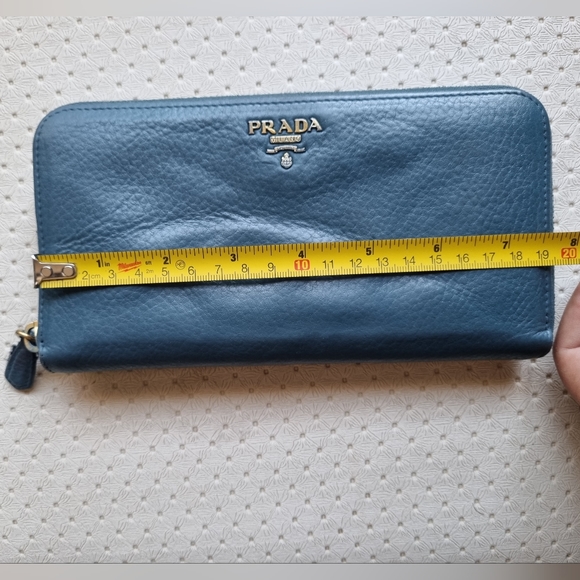Prada Vitello Grain wallet. Authentic - Picture 7 of 13